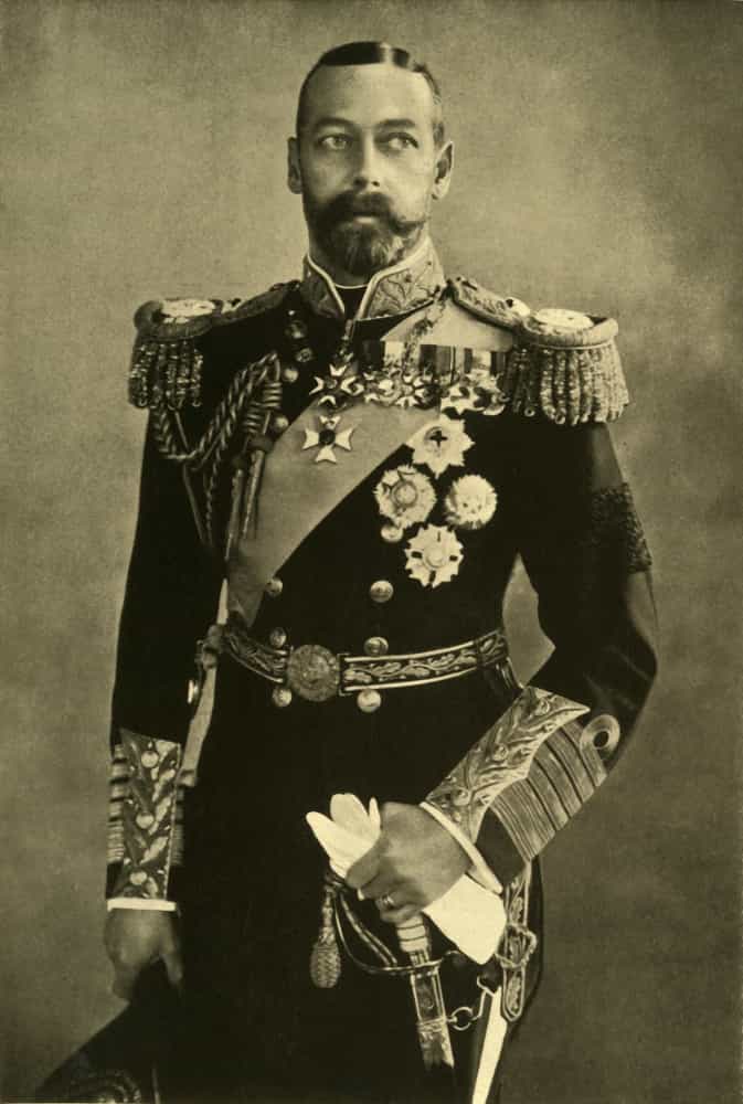 <p>Jorge V de Inglaterra nunca estuvo destinado a ser rey. Su hermano mayor, el príncipe Alberto Víctor, era el heredero al trono; pero murió repentinamente de gripe durante un brote anterior en 1892.</p>