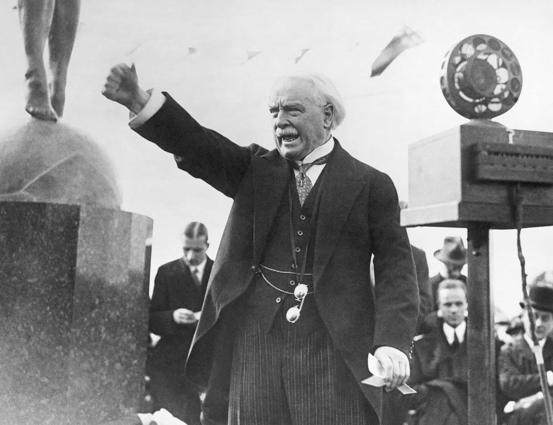 <a href="https://www.mentalfloss.com/article/58376/14-famous-people-who-survived-1918-flu-pandemic" rel="noopener">David Lloyd George</a> era primer ministro de Gran Bretaña durante la Primera Guerra Mundial. Enfermó al final de la guerra y se dice que estuvo a punto de morir.