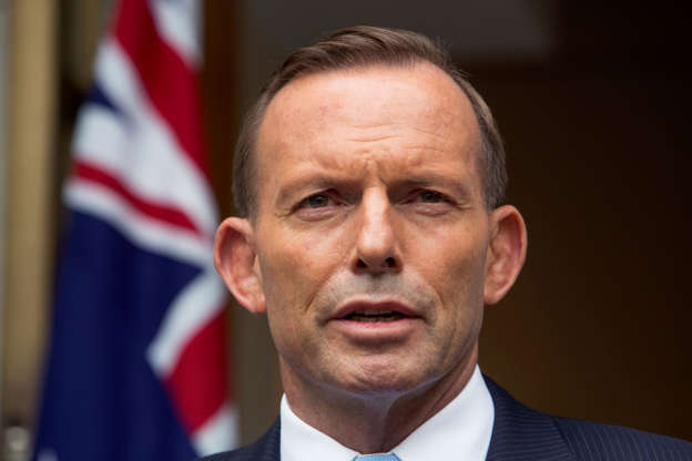 Dia 25 van 27: FILE - In this Feb. 9,. 2015 file photo, Australian Prime Minister Tony Abbott answers questions at a media conference before attending the parliament's question time in Canberra. Australia's gaffe-prone prime minister took back his second Nazi-related comment in a month on Thursday, March 19 after he compared the opposition party leader to German World War II-era propaganda minister Joseph Goebbels.