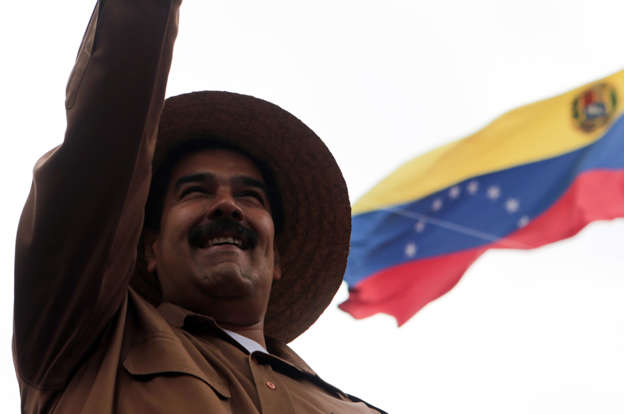 Dia 6 van 27: Venezuelan President Nicolas Maduro reacts during "Peace and Life Mobilization" march in Caracas, Venezuela, on Feb. 26, 2014. Farmers and fishermen arrived in Caracas Wednesday to participate in the march in support of Venezuelan President Nicolas Maduro, according to the local press.