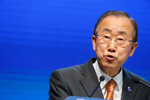 Dia 19 van 27: Ban Ki-moon, secretary-general of the United Nations, speaks during a session on day three of the World Economic Forum (WEF) in Davos, Switzerland, on Friday, Jan. 23, 2015. World leaders, influential executives, bankers and policy makers attend the 45th annual meeting of the World Economic Forum in Davos from Jan. 21-24.