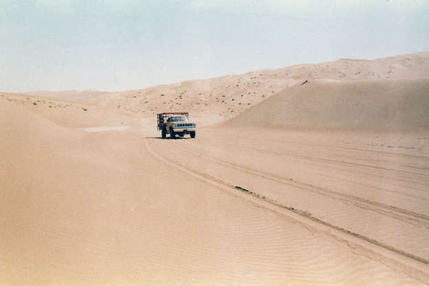 ÎÎ¹Î±ÏÎ¬Î½ÎµÎ¹Î± 6 Î±ÏÏ 13: A truck travels over the sand dunes at Rub Al Khali, known as the Empty Quarter, one of the worlds largest deserts in Saudi Arabia where oil drilling operations are being carried out by the Arabian American oil company ARAMCO in 1976. (