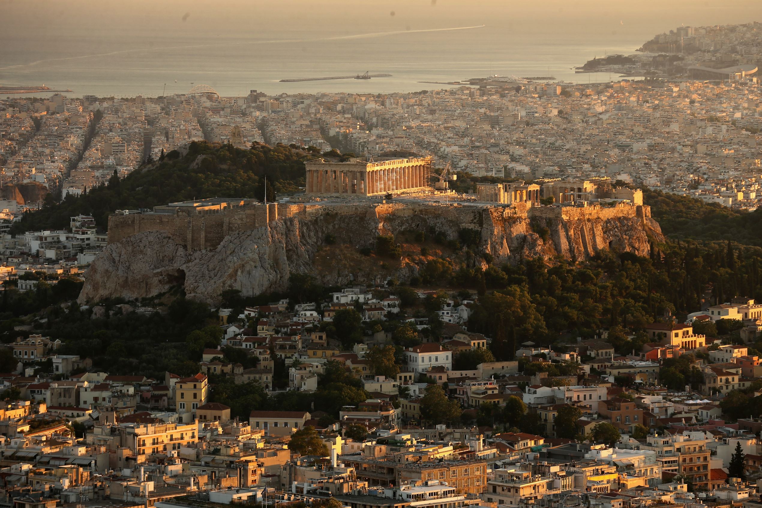 ÎÎ¹Î±ÏÎ¬Î½ÎµÎ¹Î± 23 Î±ÏÏ 42: ATHENS, GREECE - JULY 08:  A view of the Acropolis Hill and the Parthenon viewed from Lycabettus Hill  on July 8, 2015 in Athens, Greece. Eurozone leaders have offered the Greek government one more chance to propose a viable solution of it's debt or face the possibility of a likely exit from the euro.