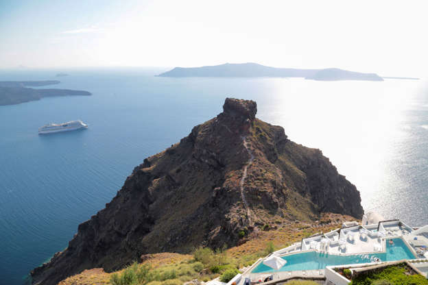 ÎÎ¹Î±ÏÎ¬Î½ÎµÎ¹Î± 24 Î±ÏÏ 42: SANTORINI, GREECE - JUNE 30: View from Imerovigli village to the sea caldera and volcano on June 30, 2015 in Santorini, Greece. Imerovigli village located to the north of the island capital Fira. Imerovigli is mostly famous for its beautiful sunset. Its houses are built amphitheatrically around the caldera and it is crossed by narrow, paved paths