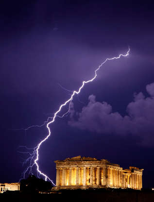 ÎÎ¹Î±ÏÎ¬Î½ÎµÎ¹Î± 34 Î±ÏÏ 42: FILE -In this June 28, 2010 file photo, a flash of lightning illuminates the sky over the 2,500-year-old Ancient Parthenon temple, on the Acropolis hill during heavy rainfall in Athens.