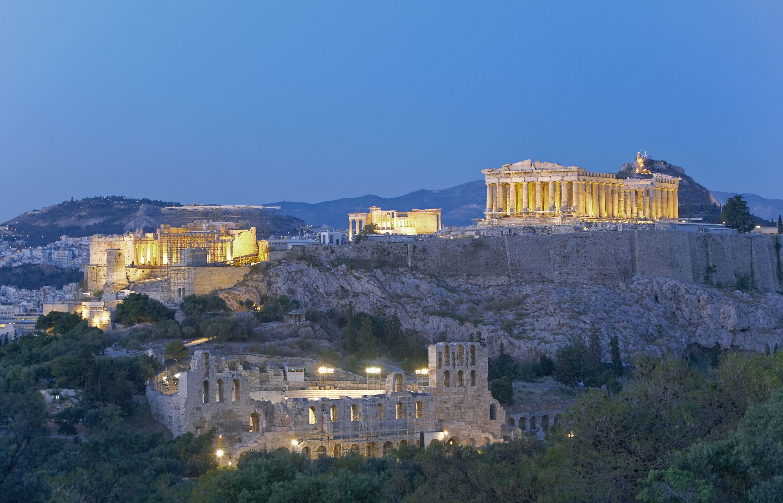 ÎÎ¹Î±ÏÎ¬Î½ÎµÎ¹Î± 35 Î±ÏÏ 42: The Acropolis illuminated by floodlight, Athens, Greece