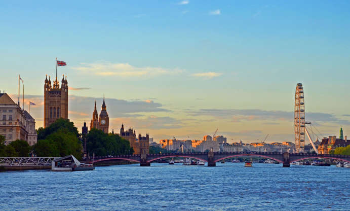 ÎÎ¹Î±ÏÎ¬Î½ÎµÎ¹Î± 40 Î±ÏÏ 41: London Skyline.