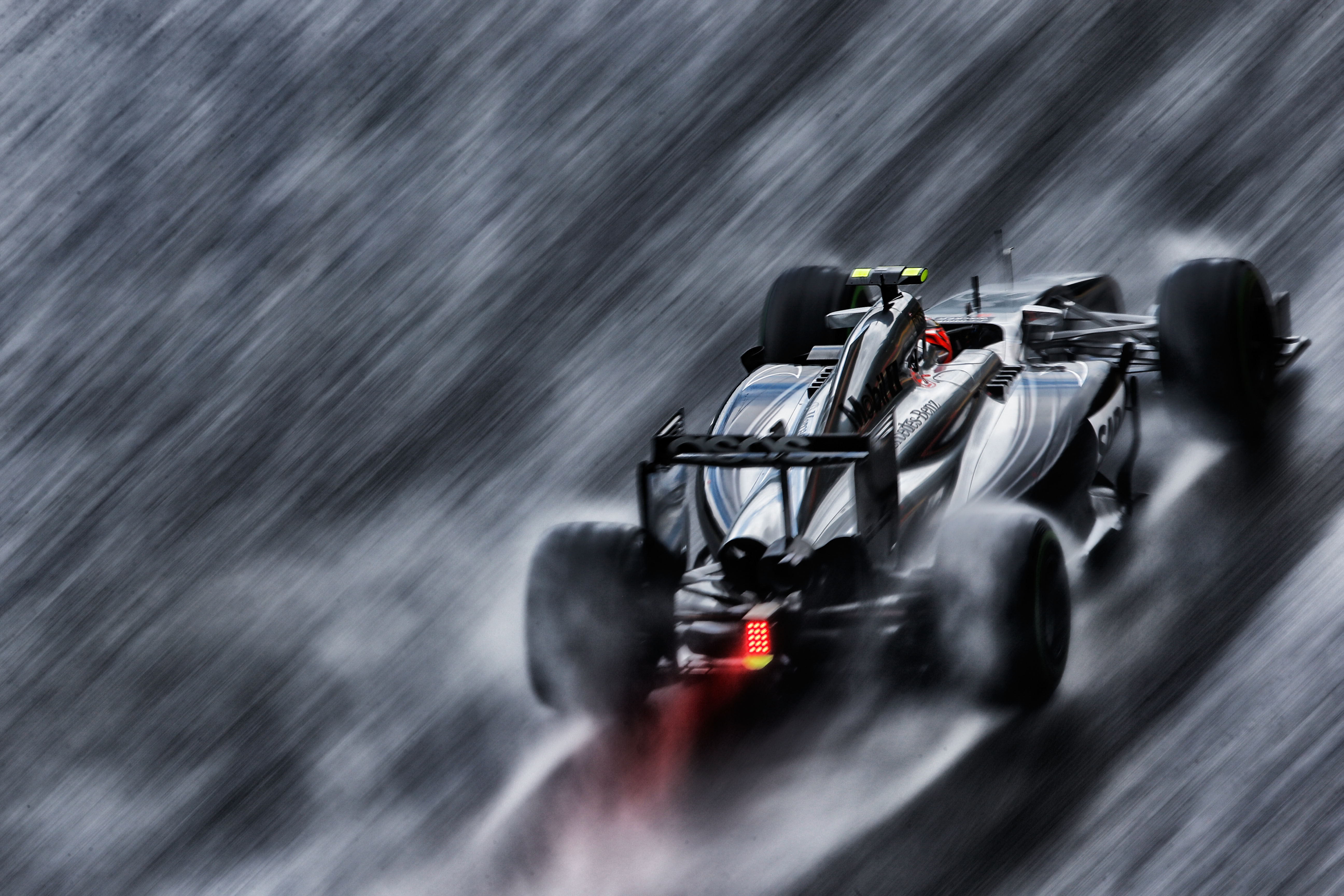 市販車に普及した F1 から生まれた最先端技術