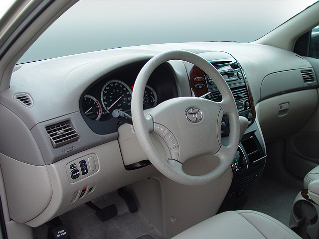 2005 toyota sienna van