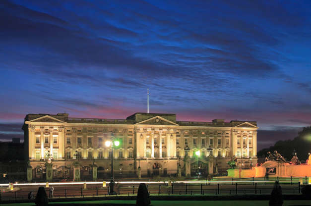 ÎÎ¹Î±ÏÎ¬Î½ÎµÎ¹Î± 14 Î±ÏÏ 14: 9.	Buckingham Palace, London, England. Worth: $1.55 billion