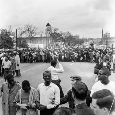 Slide 22 de 27: Elevated view of a marchers at the culmination of the Selma to Montgomery March, Montgomery, Alabama, March 25, 1965. At far left fore is American religious and Civil Rights leader Martin Luther King Jr (1929 - 1968), with Andrew Young in front of him. At left rear is the Dexter Avenue Baptist Church which served as headquarters for King during the Montgomery Bus Boycott (1955 - 1956); King had been Pastor of the church between 1954 to 1960. (Photo by Charles Shaw/Getty Images)