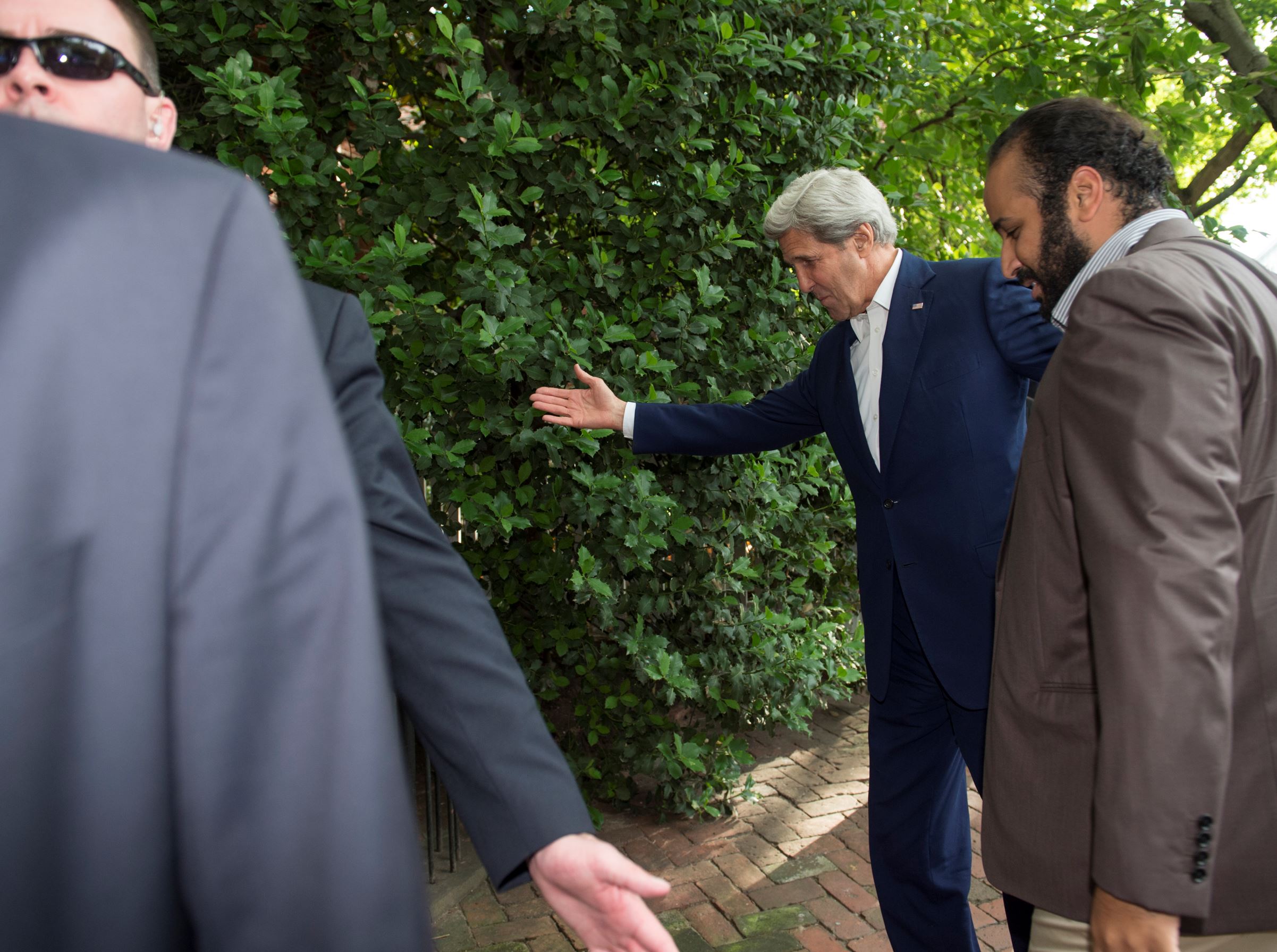 استكمال انقلاب القصر صراع المحمدين يقترب من النهاية مرآة الجزيرة