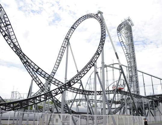 ÎÎ¹Î±ÏÎ¬Î½ÎµÎ¹Î± 19 Î±ÏÏ 24: Japan's amusement park Fuji-Q Highland unveils the world's steepest roller coaster 'Takabisha' with a free falling angle of 121 degrees, at a press preview at Fujiyoshida city in Yamanashi prefecture on July 8, 2011. The  Takabisha stands 43m tall and is