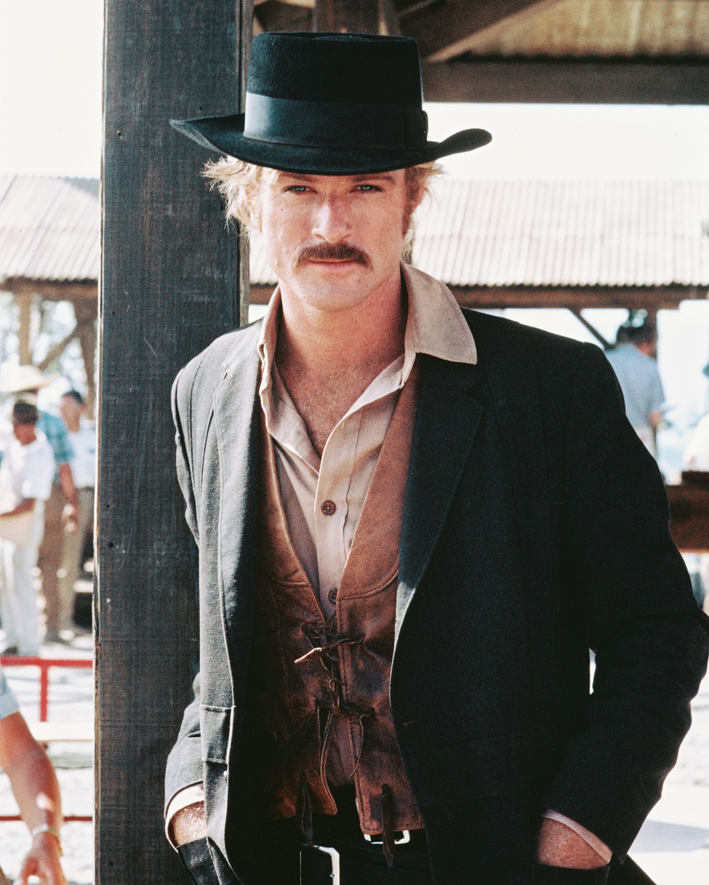ÎÎ¹Î±ÏÎ¬Î½ÎµÎ¹Î± 37 Î±ÏÏ 45: Robert Redford, US actor, in a Western costume, with a black cowboy hat and tan leather waistcoat, in a publicity portrait issued for the film, 'Butch Cassidy and the Sundance Kid', 1969. The Western, directed by George Roy Hill (1921-2002), starred Redf