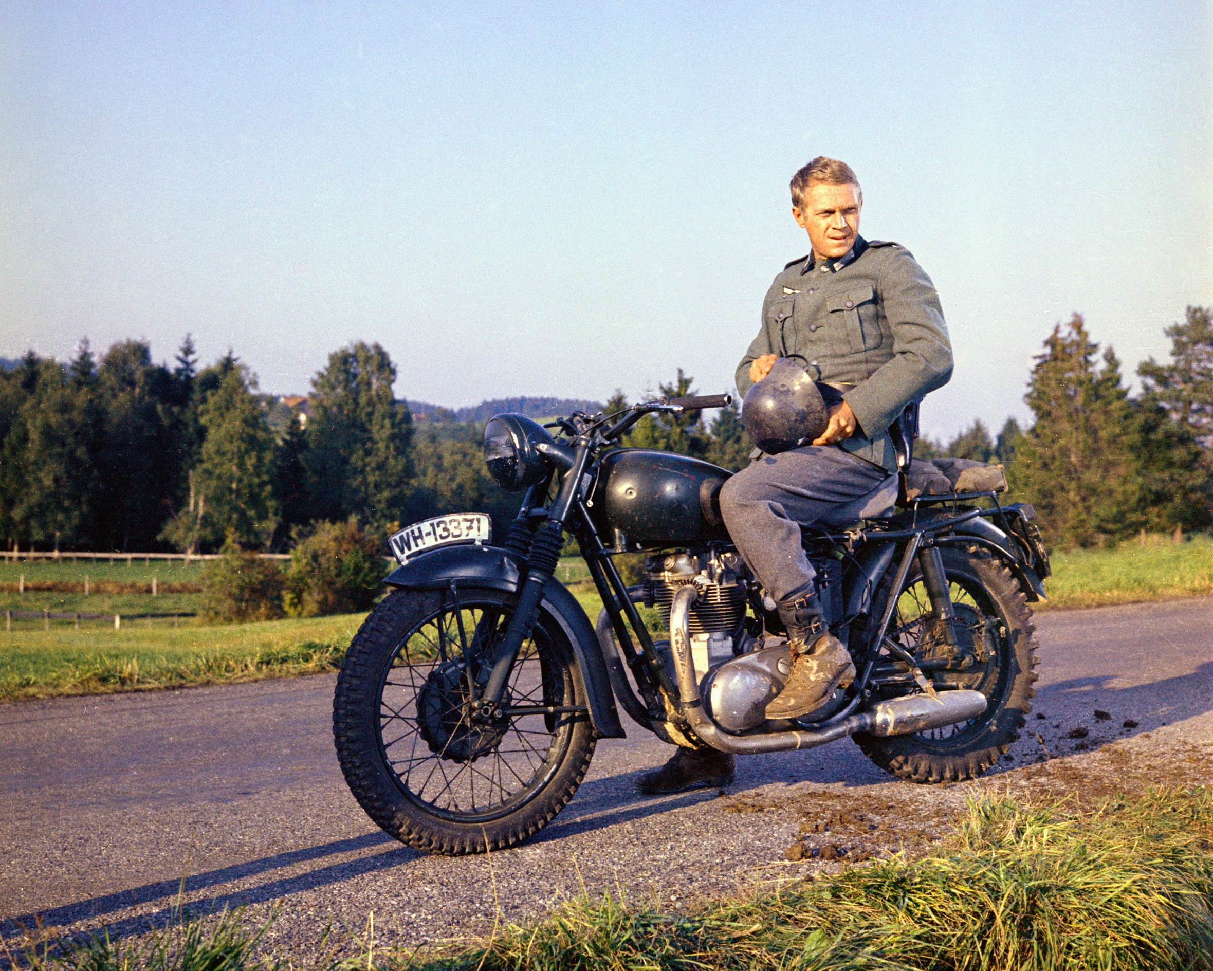 ÎÎ¹Î±ÏÎ¬Î½ÎµÎ¹Î± 30 Î±ÏÏ 45: Steve McQueen (1930-1980), US actor, wearing a German military uniform, sitting astride a motorcycle in a publicity still issued for the film, 'The Great Escape', 1963. The prisoner of war drama, directed by John Sturges (1910-1992), starred McQueen as '