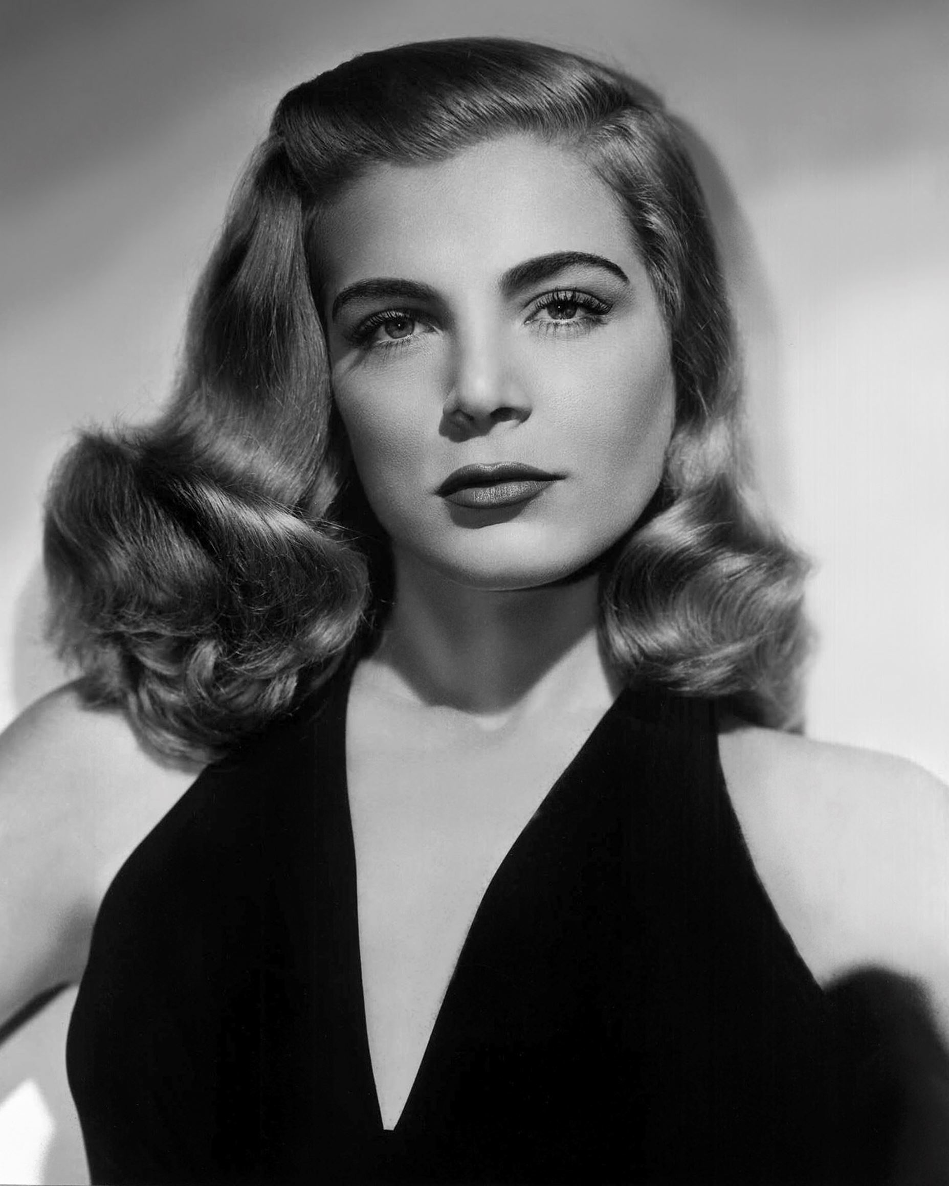 ÎÎ¹Î±ÏÎ¬Î½ÎµÎ¹Î± 11 Î±ÏÏ 45: American actress Lizabeth Scott in a promotional portrait for 'Dead Reckoning', directed by John Cromwell, 1947. (Photo by Silver Screen Collection/Getty Images)
