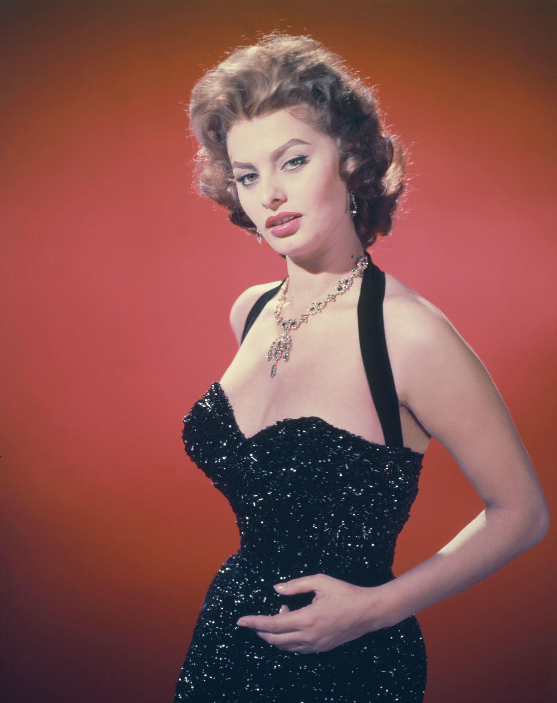 ÎÎ¹Î±ÏÎ¬Î½ÎµÎ¹Î± 20 Î±ÏÏ 45: Italian actress Sophia Loren, circa 1955. (Photo by Diltz/RDA/Getty Images)