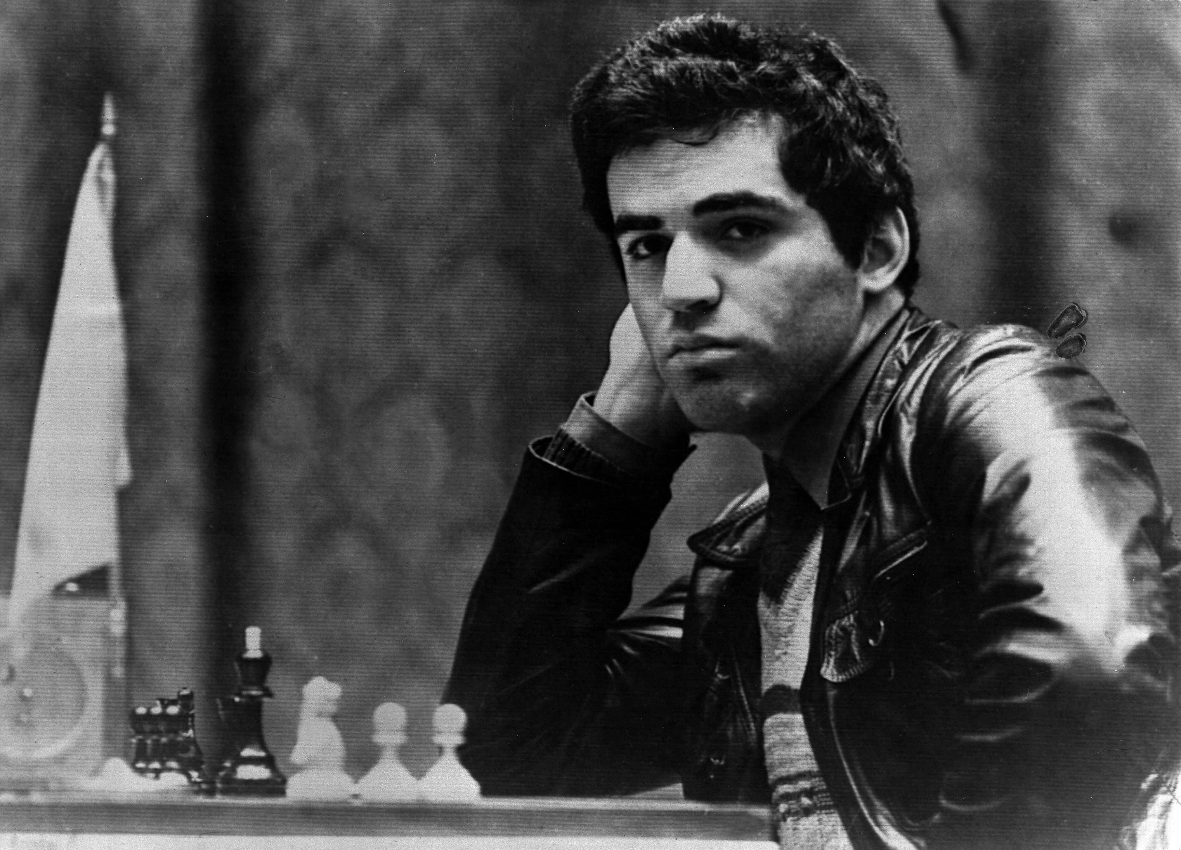 Slide 8 of 10: (GERMANY OUT) Garri Kasparow *13.04.1963- Schachspieler, UdSSR  - Portrait  - 1985