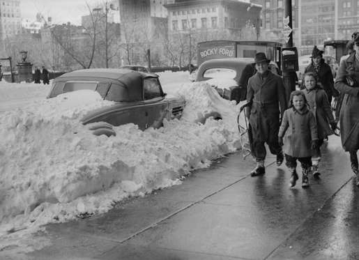Cars covered with snow in 57th Street - Horace Abrahams/Fox Photos/Getty Images Slide 10 of 29: 2nd December 1938: Cars covered with snow in 57th Street, New York, following the city's first snowfall of the year. (Photo by Horace Abrahams/Fox Photos/Getty Images)