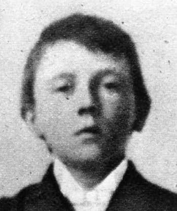 Diapositiva 2 de 17: 1899: Austrian-born German dictator Adolf Hitler (1889 - 1945), as a ten year old boy. (Photo by Hulton Archive/Getty Images)