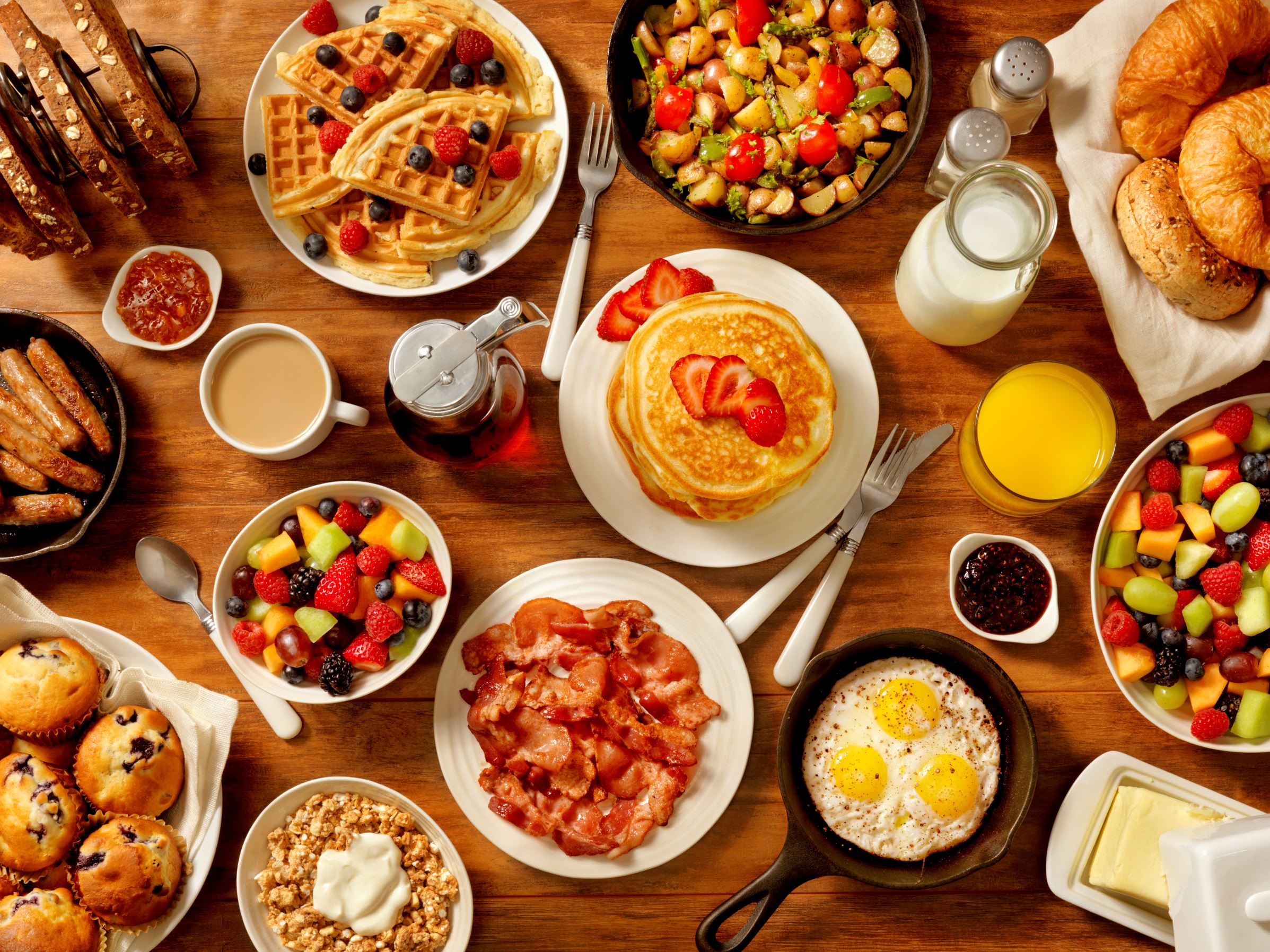 Какой сейчас вкусный. Разная еда. Американский завтрак на новый год. Завтрак на кухне. Подборка еды.