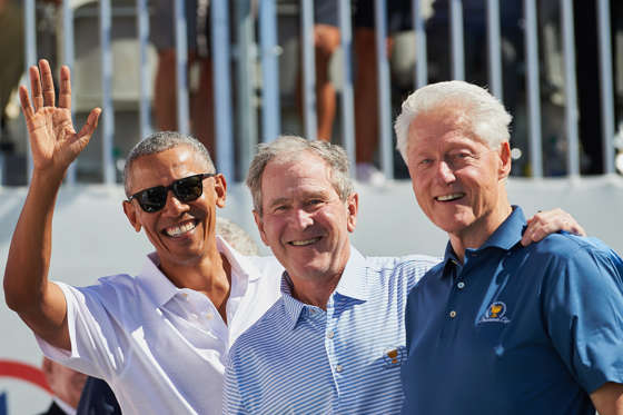 Diapositive 3 sur 30: 28 septembre 2017 : Les anciens présidents des États-Unis, Obama, George W. Bush et Bill Clinton, lors du premier tour de la Presidents Cup au Liberty National Golf Club à Jersey City, dans le New Jersey.
