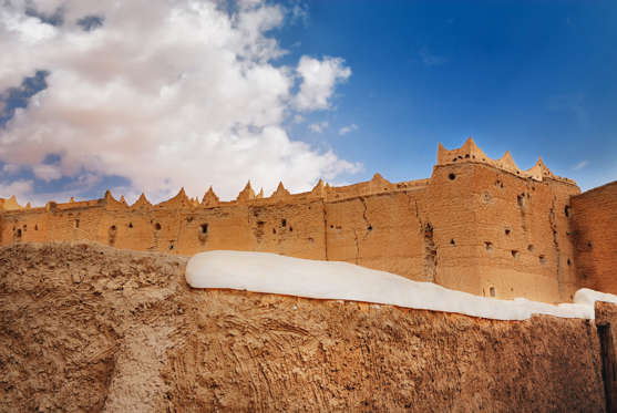 Diapositive 22 sur 28: Patrimônio Mundial da Unesco, a cidade no meio do deserto vive com temperaturas acima dos 55ºC registrados diariamente.