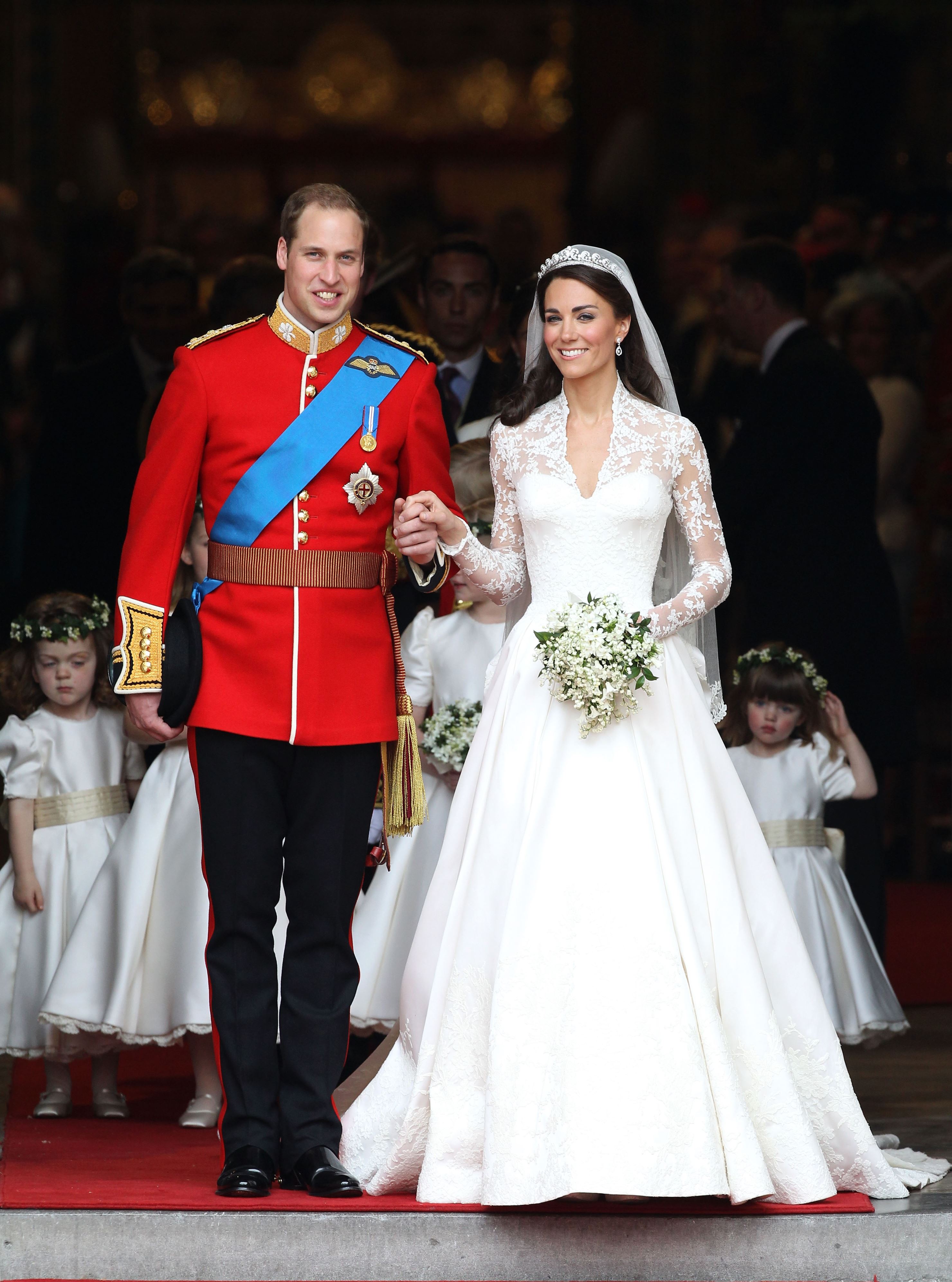 green emerald velvet dress Meghan Markle 2018 Visit Dublin Grey Dress