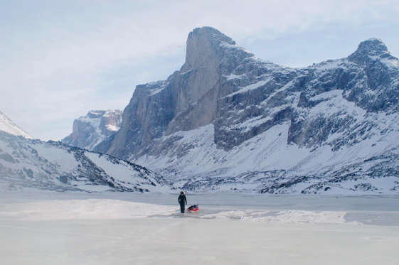 Diapositiva 24 de 24: La montaña con mayor caída vertical de la Tierra: Monte Thor en Canadá