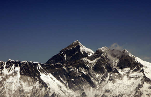 Diapositiva 13 de 24: El punto más alto de la Tierra: El Monte Everest en Nepal