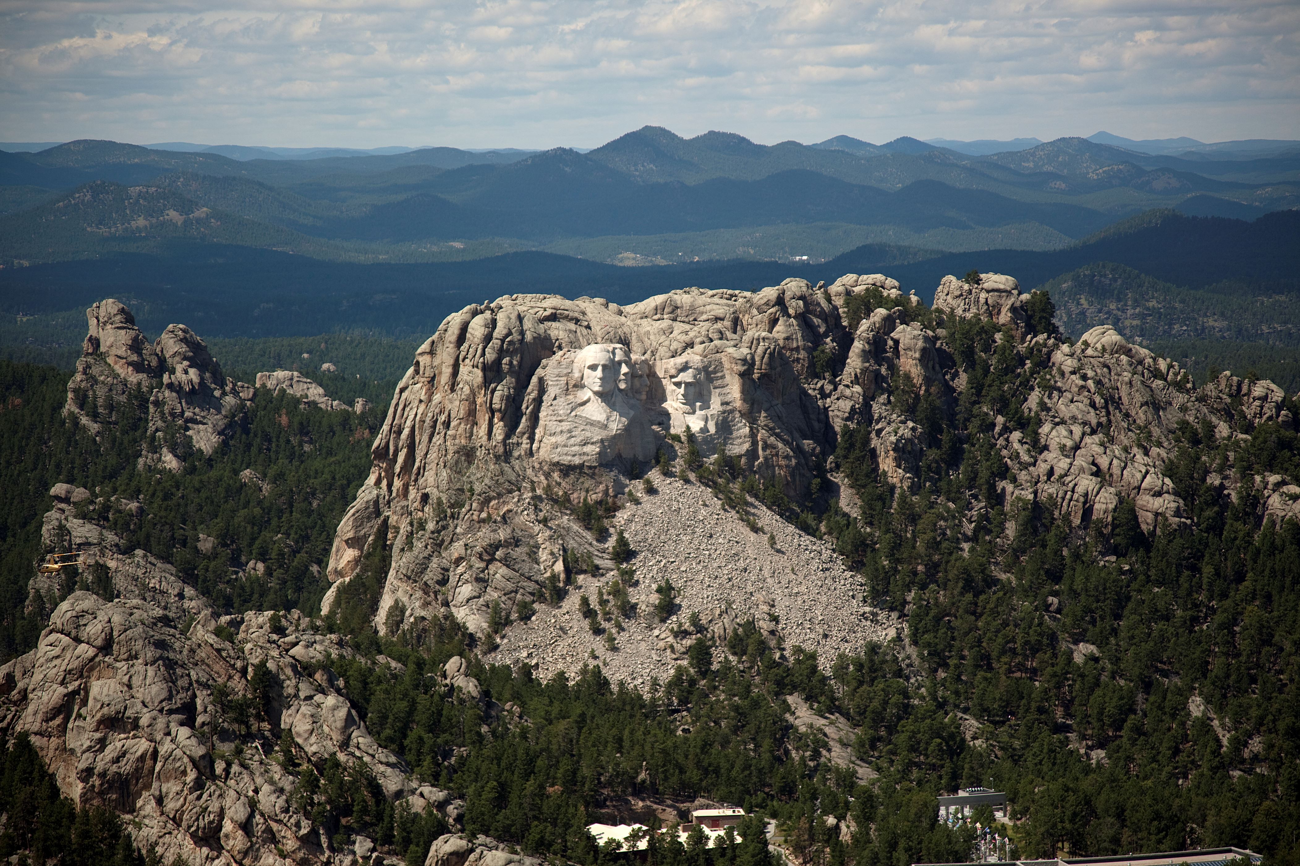 Черные холмы. Рашмор Южная Дакота. Гора Рашмор парк. Mount Rushmore (South Dakota). Гора Рашмор сверху.