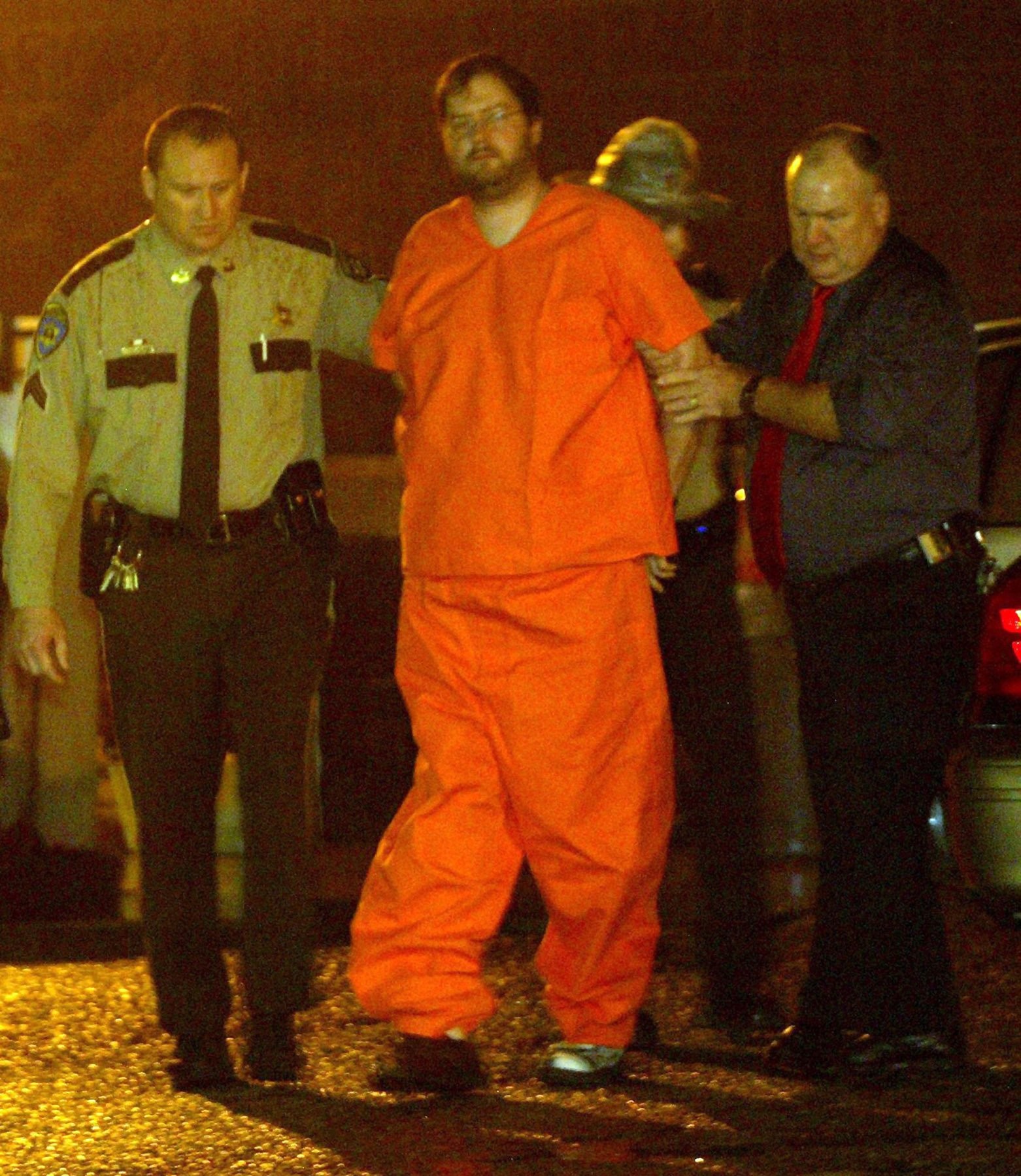 Diapositiva 27 de 33: Michael J. Devlin raptÃ³ a Shawn, lo encerrÃ³ y lo amenazÃ³ de muerte si intentaba escapar. Abusaba sexualmente del niÃ±o y lo obligaba a grabar videos de pornografÃ­a infantil. AdemÃ¡s, lo llevaba a diferentes estados para practicar sexo con otras personas.