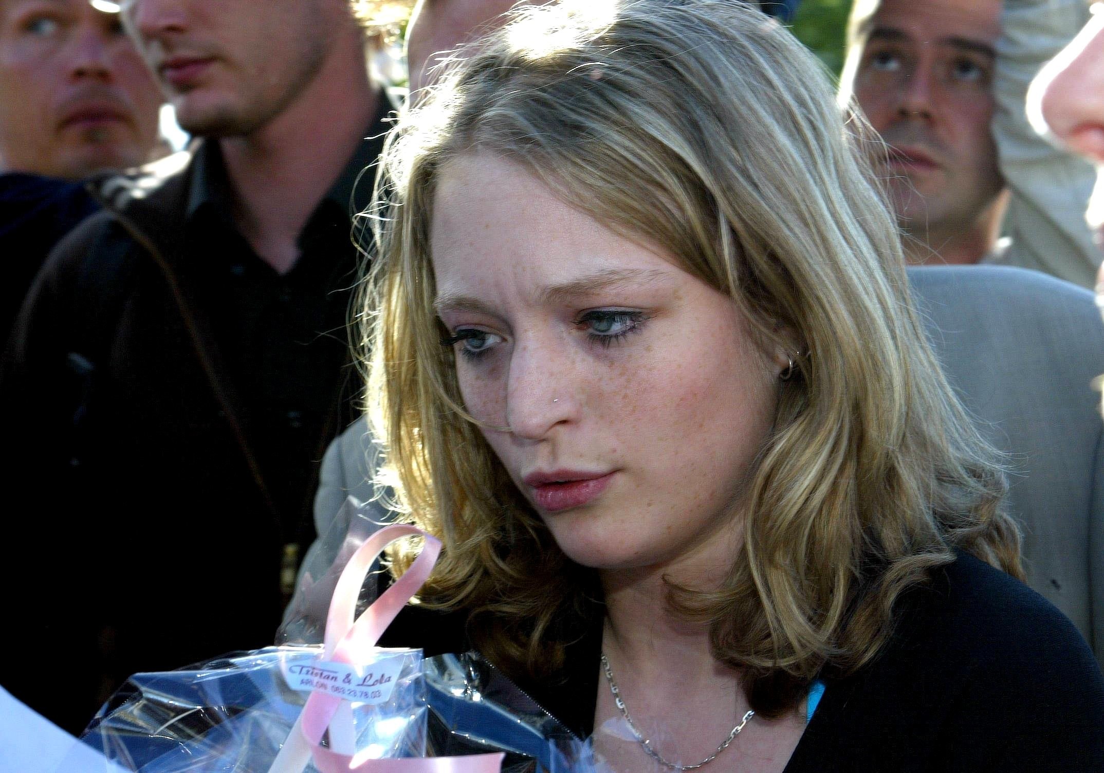Diapositiva 17 de 33: Antes de que el caso fuese a juicio, en 2004, Sabine admitiÃ³ en varias entrevistas que no habÃ­a pasado tiempo suficiente para borrar de su memoria los horribles recuerdos de lo que habÃ­a ocurrido. Poco se sabe sobre su vida actualmente, pero en 2005 lanzÃ³ un libro que contaba su historia de terror.