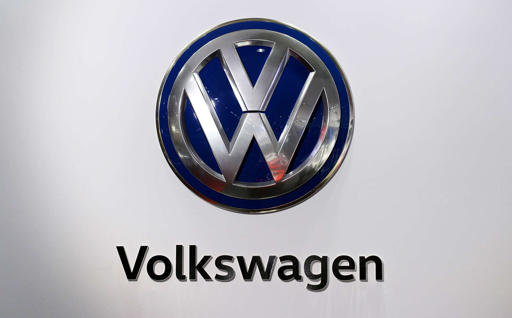 Διαφάνεια 3 από 36: A Volkswagen logo is pictured at the Indian Auto Expo 2016 in Greater Noida on the outskirts of New Delhi on February 3, 2016. I
