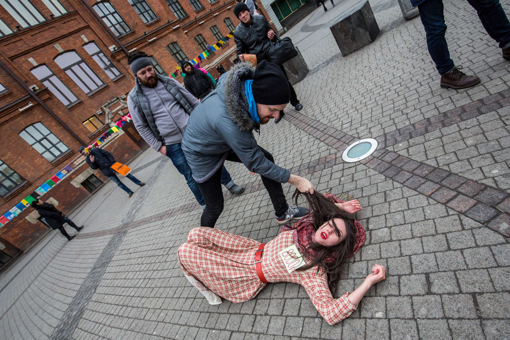 Διαφάνεια 5 από 36: Russian activists, headed by theatre director Leda Garina, perform during a protest action against a bill decriminalizing domestic violence on January 29, 2017 in Saint Petersburg, Russia. Russian authorities have given final approval to a bill decriminalizing some forms of domestic violence.