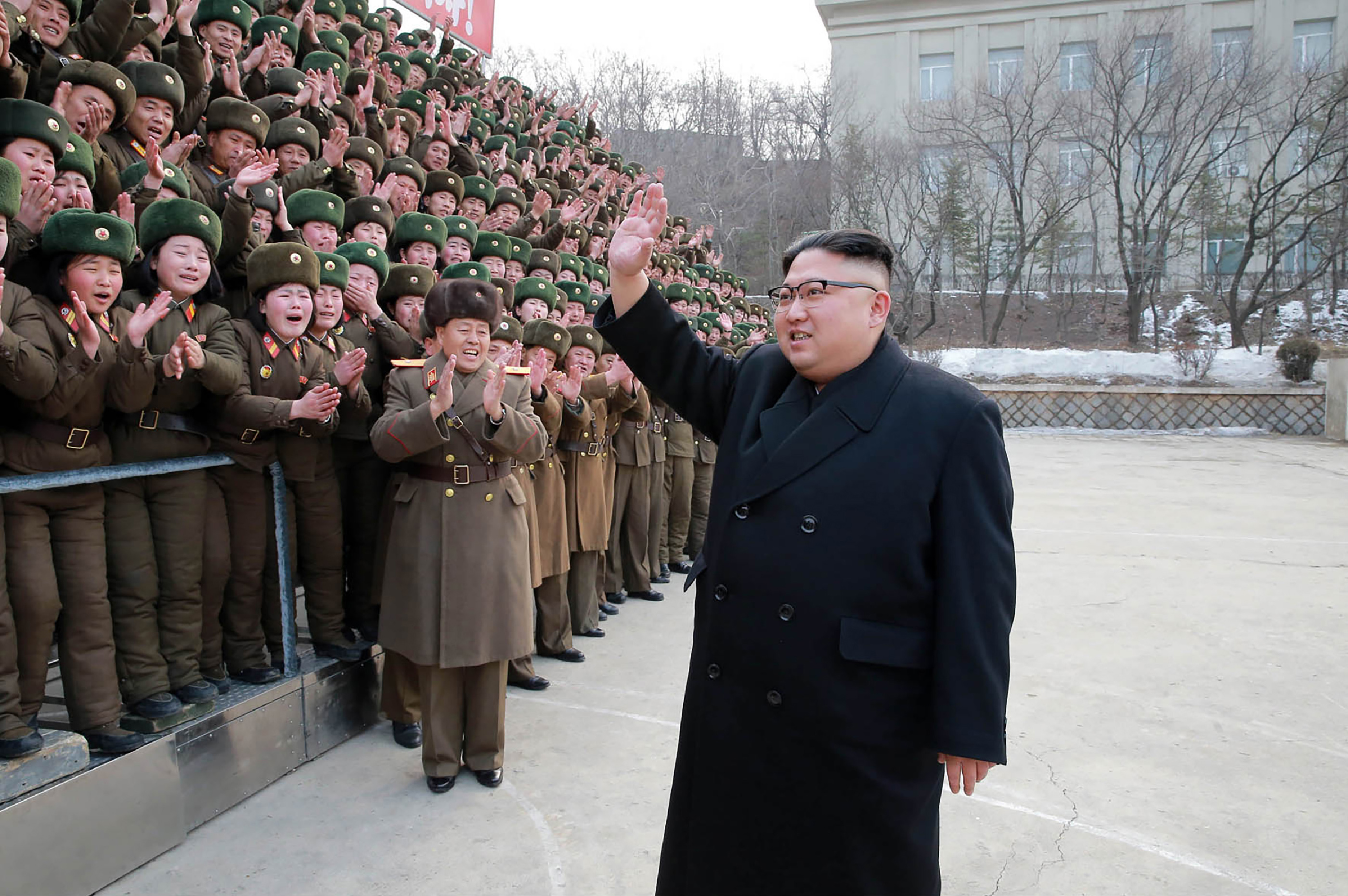Διαφάνεια 13 από 36: This undated picture released by North Korea's official Korean Central News Agency (KCNA) via KNS on March 1, 2017 shows North Korean leader Kim Jong-Un (R) waving as he inspects the headquarters of Large Combined Unit 966 of the KPA at an undisclosed location.