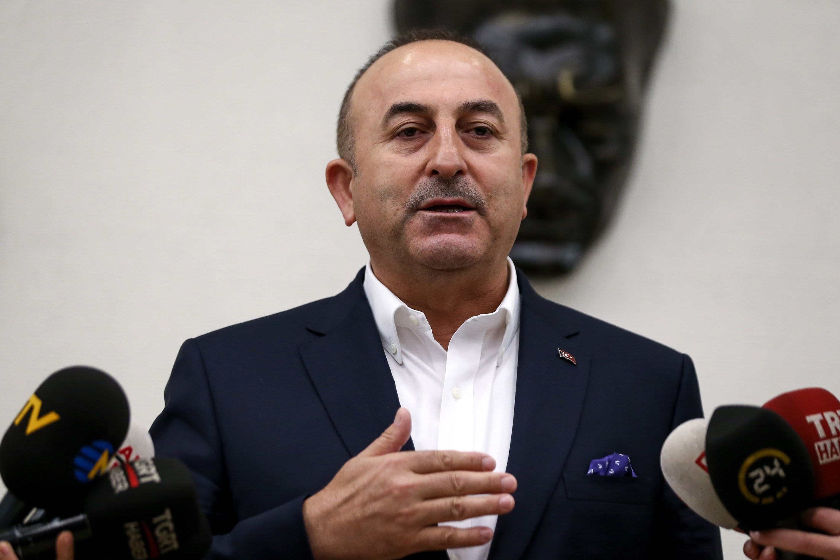 Διαφάνεια 9 από 36: Turkish Foreign Minister Mevlut Cavusoglu delivers a speech during a press conference after Netherlands canceled his flight permit on grounds of 'security' and 'public safety', in Istanbul, Turkey on March 11, 2017.
