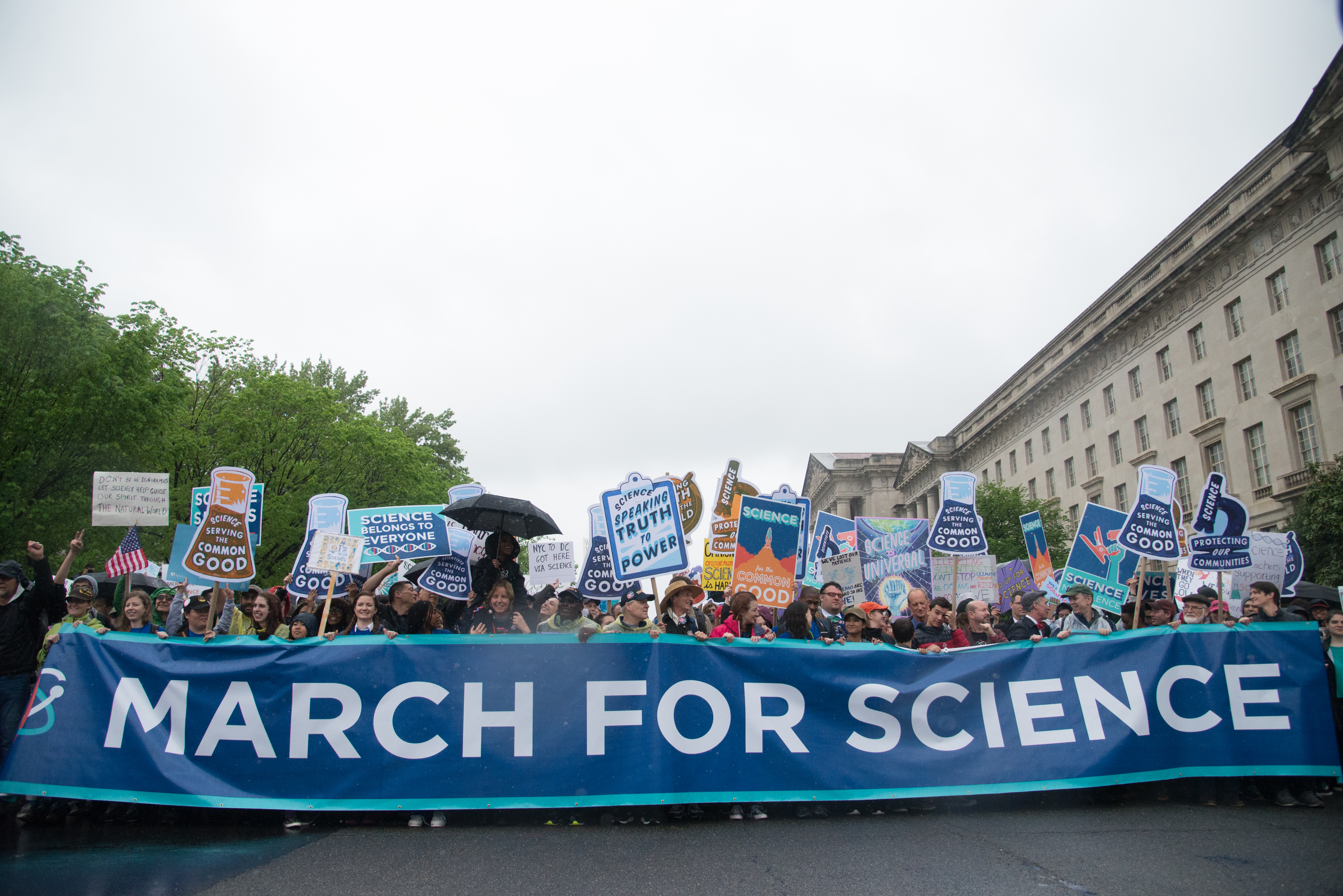 Διαφάνεια 15 από 36: Activists rally during the March for Science April 22, 2017 in Washington, DC. Thousands of people joined a global March for Science with Washington the epicenter of a movement to fight back against what many see as an "assault on facts" by populist politicians.