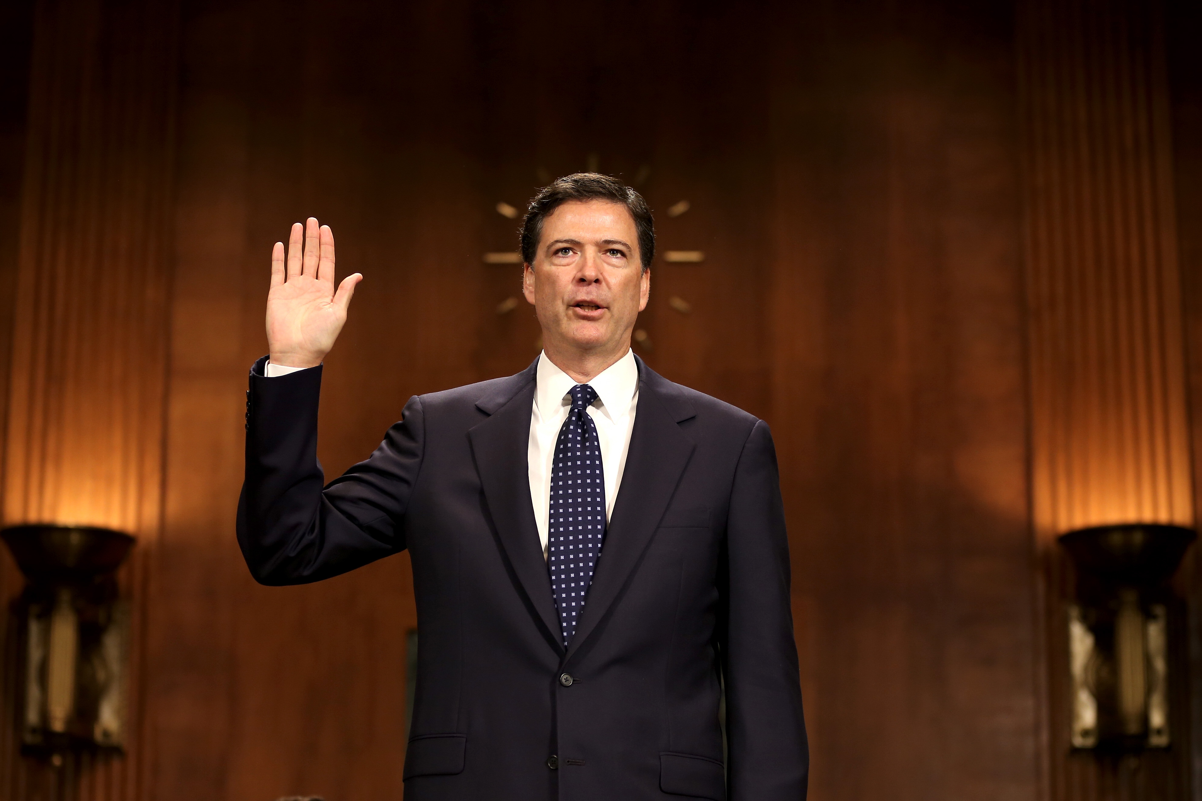 Διαφάνεια 18 από 36: James Comey Jr., nominee to be director of the Federal Bureau of Investigation (FBI) is sworn in for his Senate Judiciary Committee confirmation hearing on Capitol Hill July 9, 2013 in Washington, DC. If confirmed by the U.S. Senate, Mr. Comey will replace Robert Mueller III to become the eighth director of the FBI.