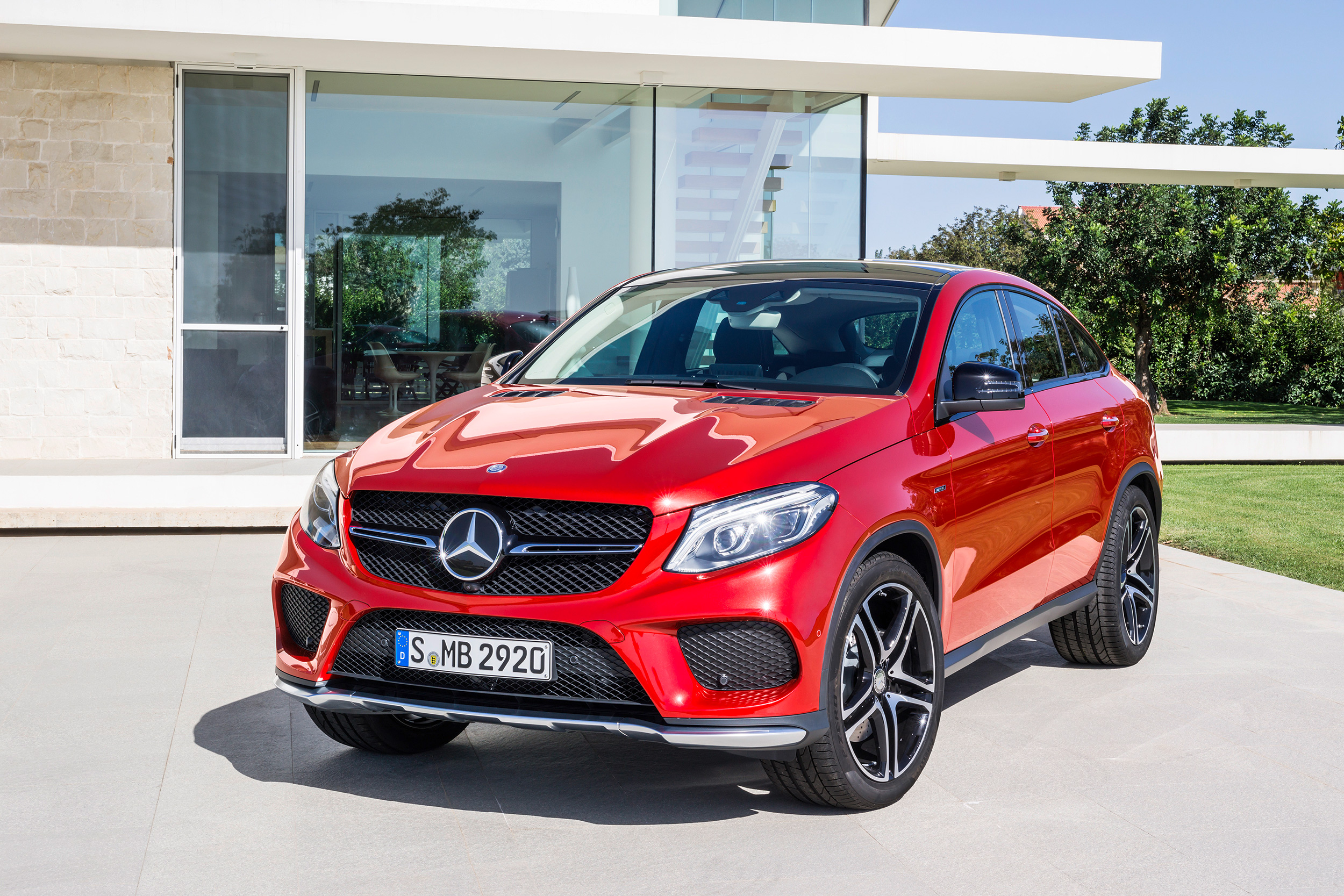 18 Mercedes Benz Gle Coupe Mercedes Amg Gle 43 4matic Photos And Videos Msn Autos
