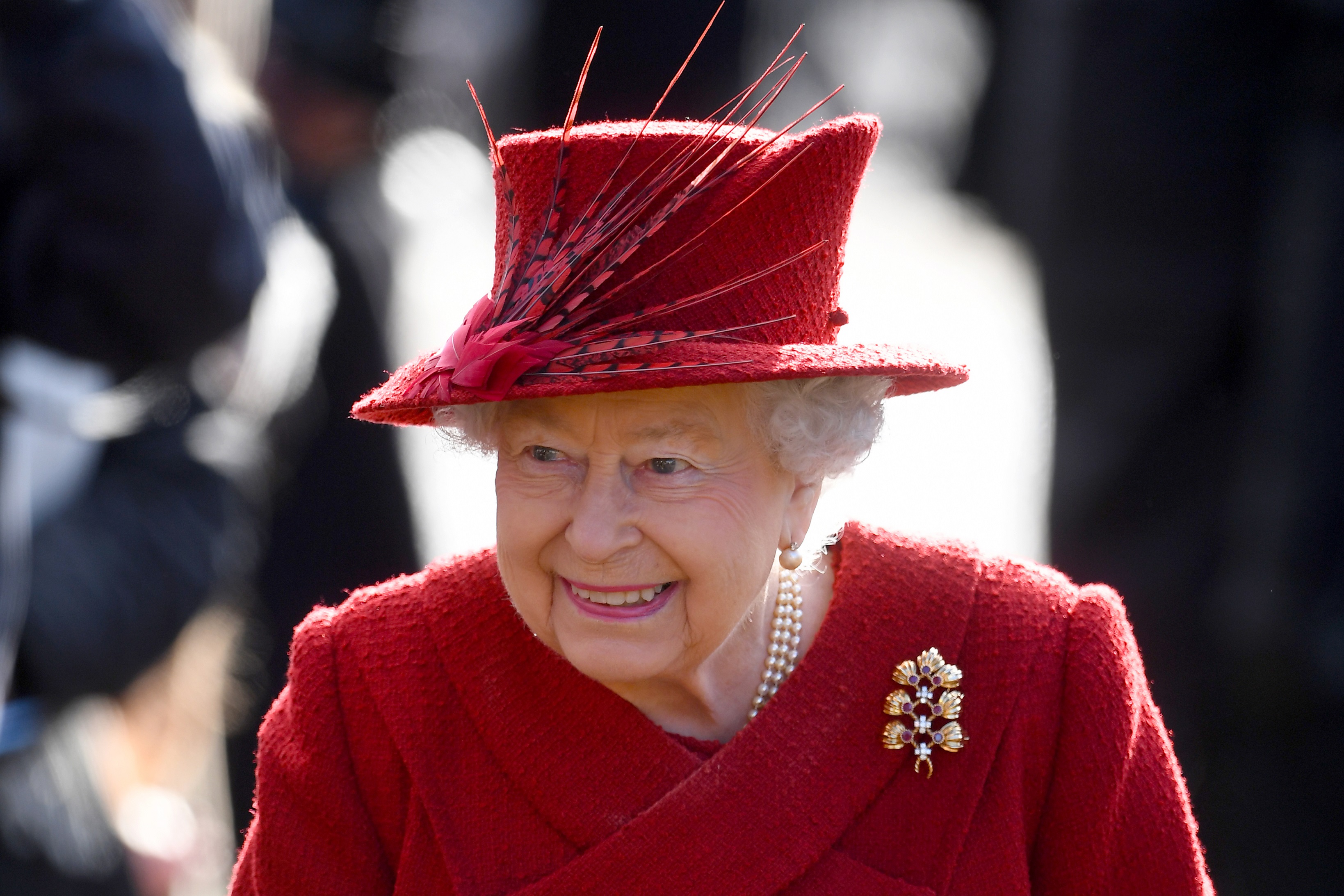 エリザベス女王の頭を彩った帽子コレクション