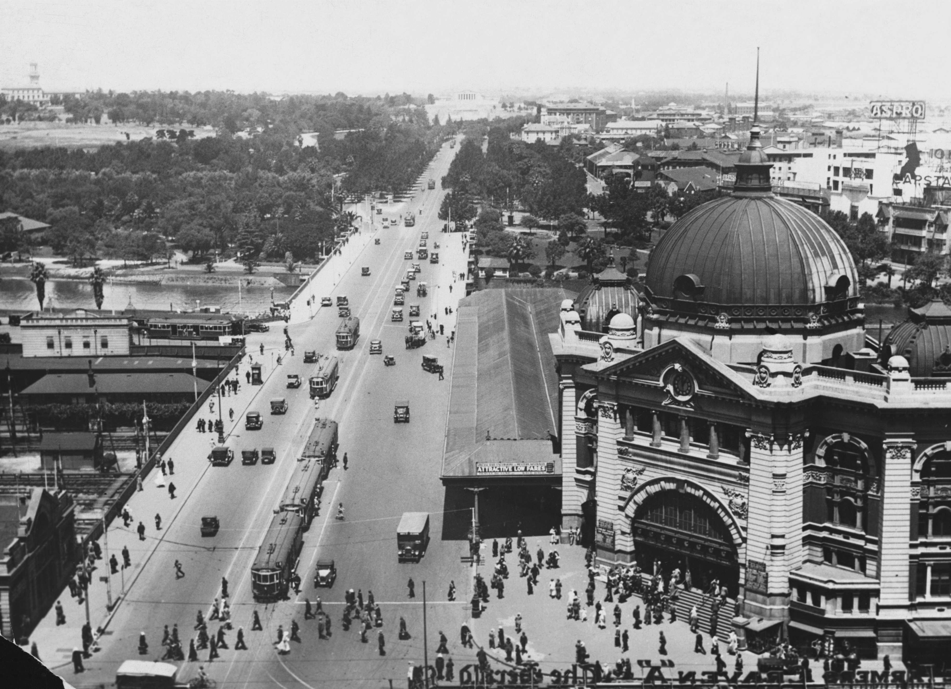 Slide 16 of 29: The domed Flinders Street Station building stands on a corner of St. Kilda Road which connects central Melbourne with the seaside suburb of St. Kilda. (Photo by © Hulton-Deutsch Collection/CORBIS/Corbis via Getty Images)