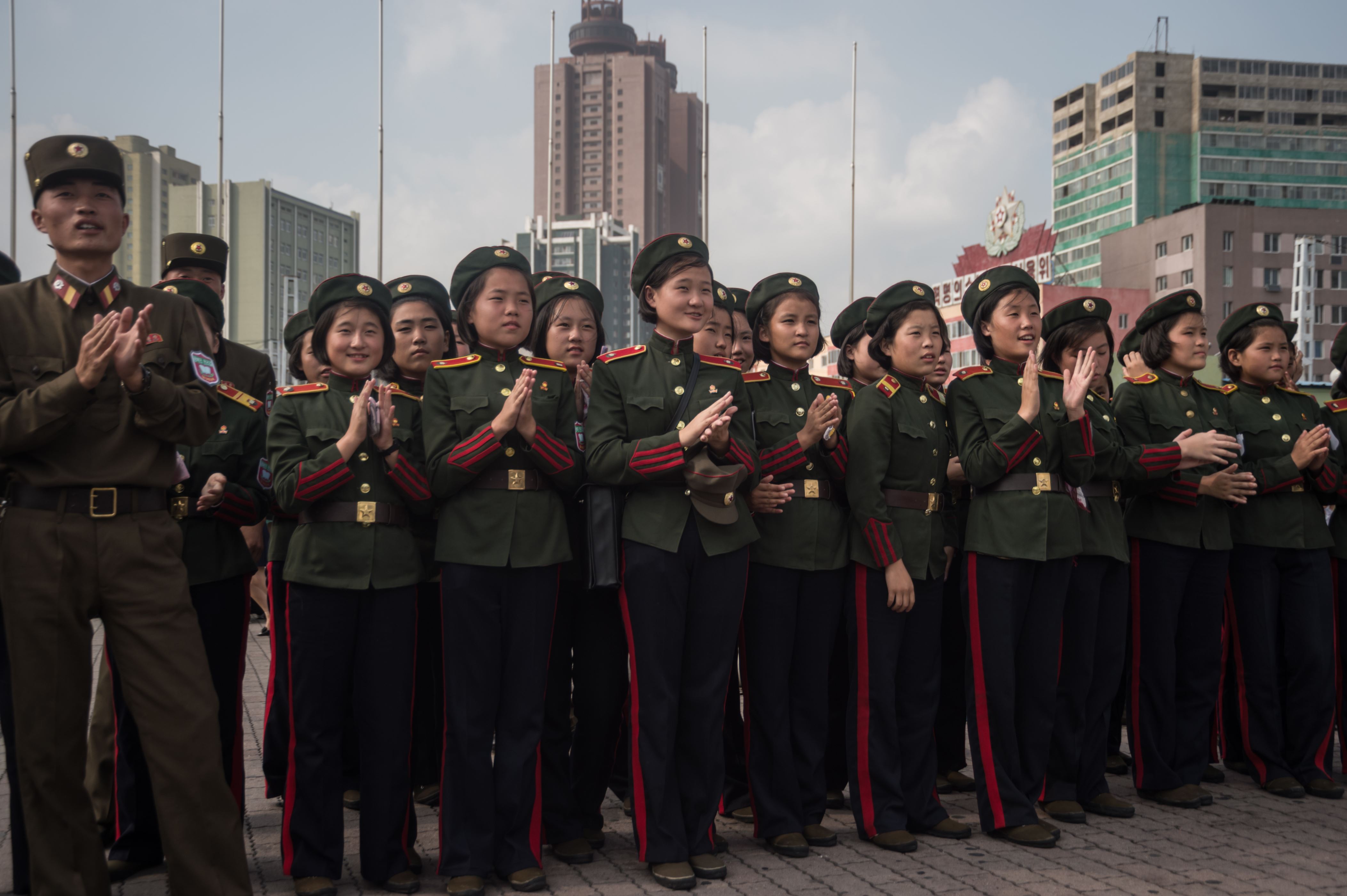 Корея реальная жизнь. Северная Корея Пхеньян. Северная Корея Пхеньян 1970. Северная Корея люди. Северная Корея города реальные.