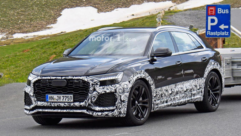 Audi RS Q8 Showing Off Its Meaner Body In The Austrian Alps