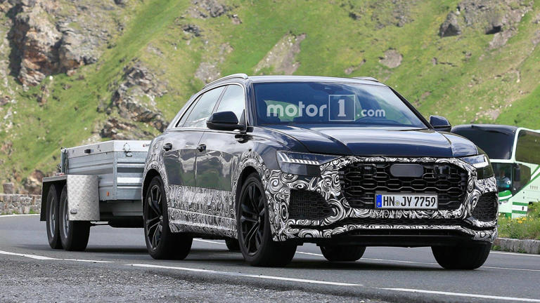 Audi RS Q8 Showing Off Its Meaner Body In The Austrian Alps