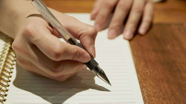 感情を紙に書く 習慣でストレスは減らせる 1日分 その日思ったことを書き出すだけ