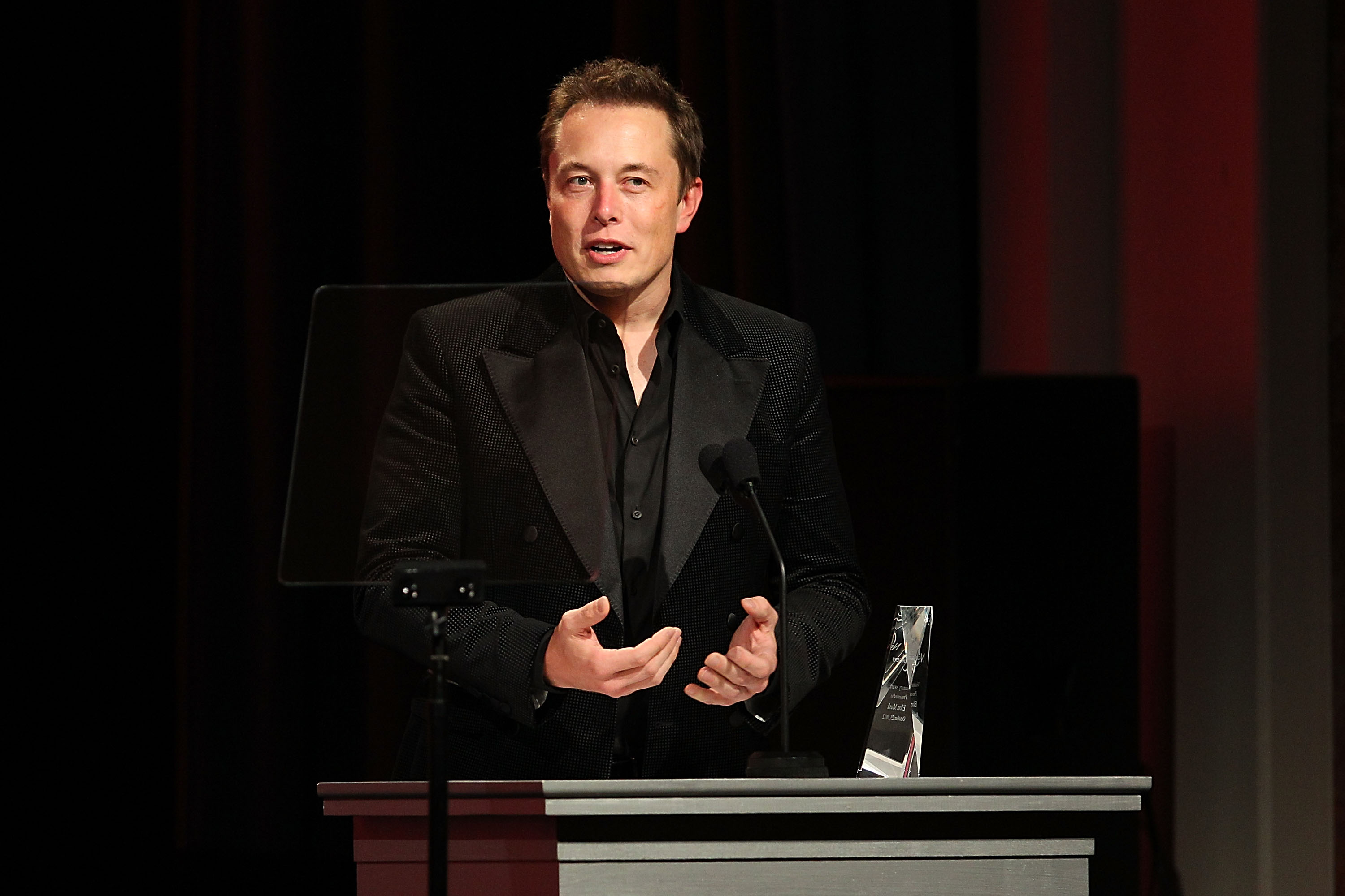 Elon Musk Responds To Twitter Time Travel Conspiracy Full Disclosure I M Actually A 3 000 Year Old Vampire