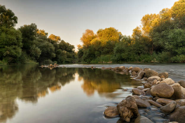 ÎÎ¹Î±ÏÎ¬Î½ÎµÎ¹Î± 2 Î±ÏÏ 35: River Alfeios in Greece. A touristic destination in Peloponnese.