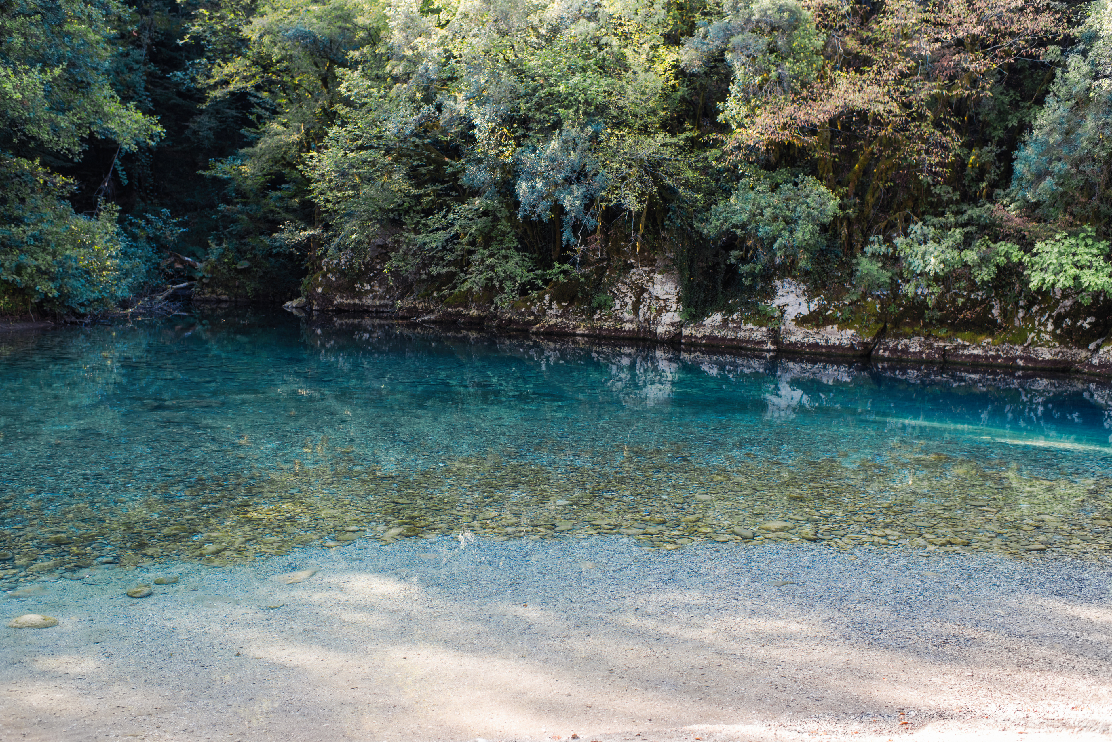 ÎÎ¹Î±ÏÎ¬Î½ÎµÎ¹Î± 23 Î±ÏÏ 35: Texture of a clear, transparent mountain river. National park of Pindus mountain. Greece. Epirus