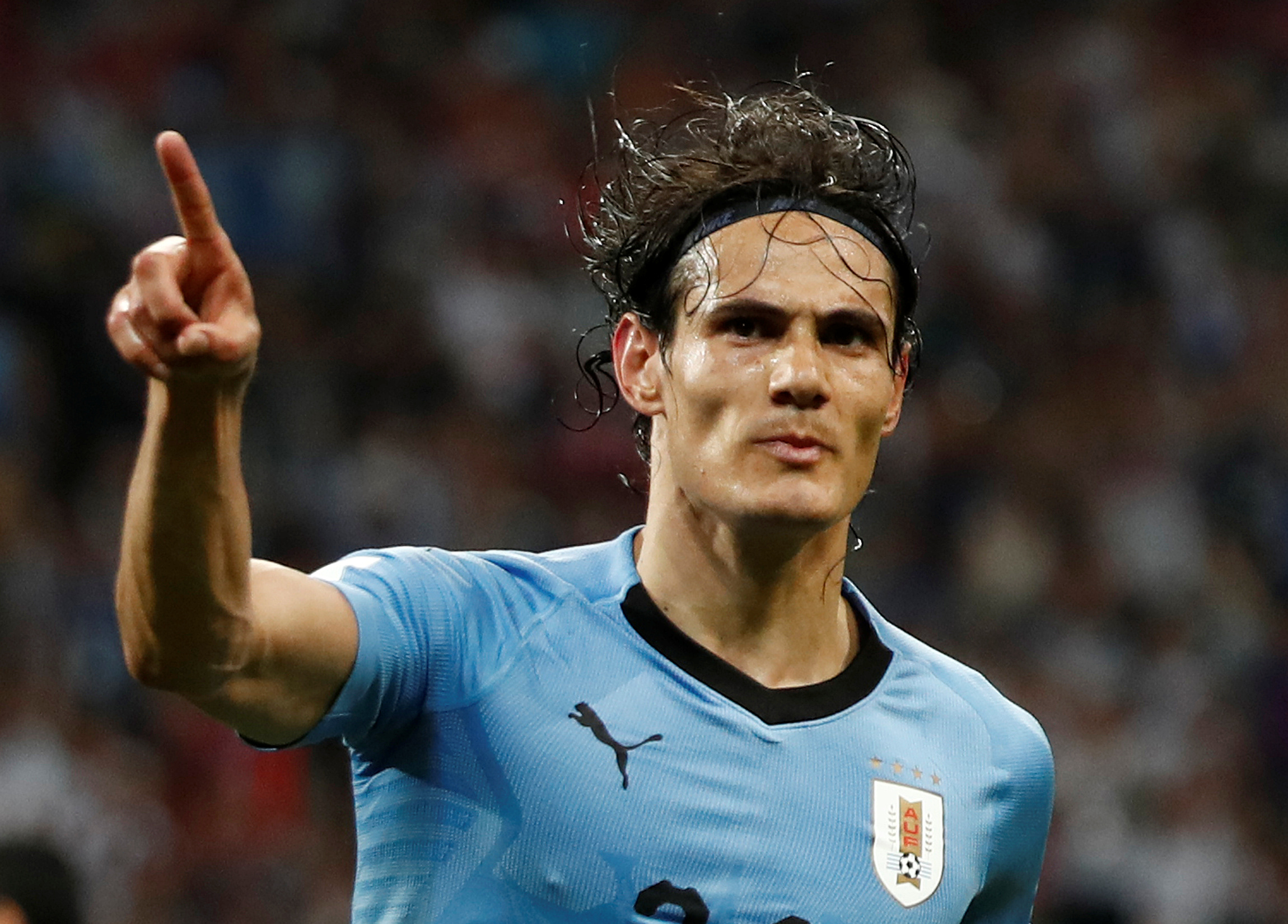 Cavani ofusca Cristiano Ronaldo
